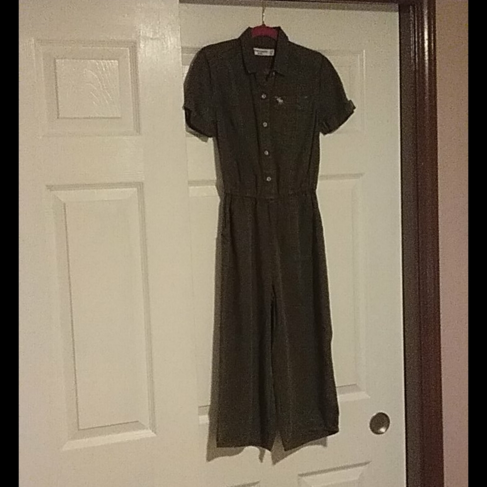 NWOT Abercrombie Khaki Green Jumpsuit 7/8